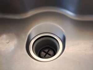 栃木キッチン取付け隊　排水トラップの交換　施工前