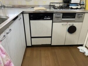 機器を外して収納スペース化　施工前 