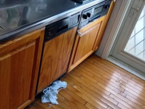 機器を外して収納スペース化　施工前