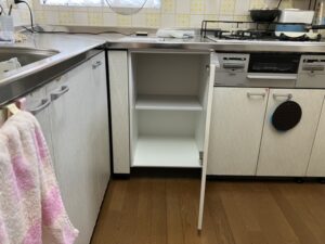 機器を外して収納スペース化　施工後 