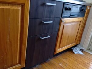 機器を外して収納スペース化　施工後