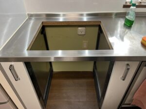 徳島キッチン取付け隊 電気オーブンの取替 施工中