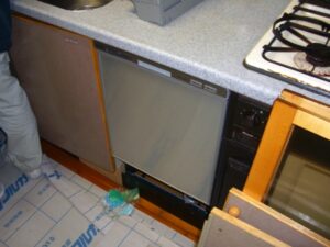 ビルトイン機器を再利用してコストダウン　食洗機再利用　施工前