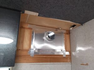 熊本キッチン取付け隊 プロペラからシロッコファンへの取替 施工前