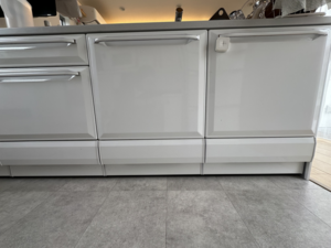 どうしてもキッチンへ食洗機がビルトインできない場合　金属キャビネットで加工が出来ない