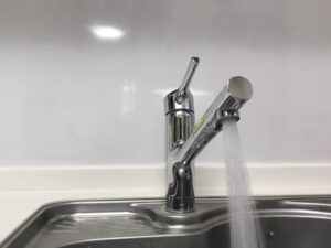 とにかくシンプル！TOTOキッチン水栓を選ぶ　本体設置　出水チェック