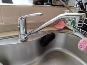 面白いほどたくさん選べる、KVKキッチン水栓 とにかく安く漏れた水栓を替えたい 施工後