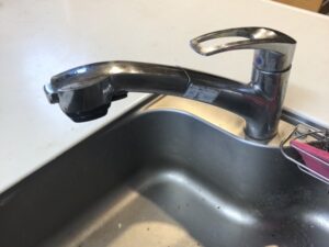 パナソニックのキッチン水栓おすすめポイント　エコカチット水栓に取替えたい　施工前