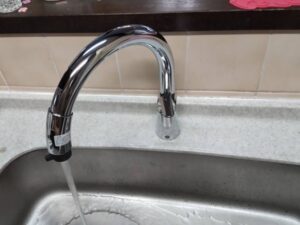 LIXIL（リクシル）水栓のナビッシュが人気　キッチンに電源がない時に便利な『ナビッシュ乾電池タイプ』　施工後