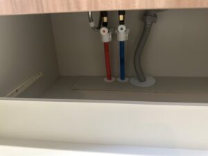 サイズ違いのキャビネットへの後付新設工事 給排水確認