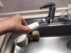 面白いほどたくさん選べる、KVKキッチン水栓 シャワーホースが急に引き出せなくなった