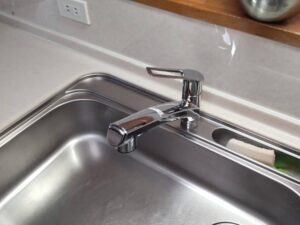 面白いほどたくさん選べる、KVKキッチン水栓 シルバーと黒で迷った結果 施工前