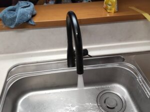 面白いほどたくさん選べる、KVKキッチン水栓 シルバーと黒で迷った結果 施工後