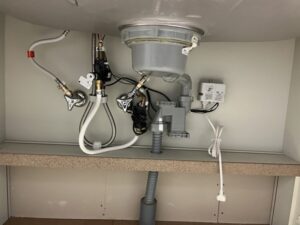 LIXIL（リクシル）水栓のナビッシュが人気　タッチレス電磁弁配線をまとめる