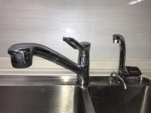 パナソニックのキッチン水栓おすすめポイント　ナイスのフォンテⅡも、同時に交換したい　施工前