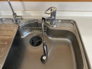 面白いほどたくさん選べる、KVKキッチン水栓 ホースからの水漏れ 施工前