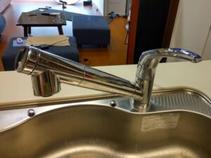 面白いほどたくさん選べる、KVKキッチン水栓 マットブラックカラー 施工前