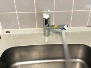 とにかくシンプル！TOTOキッチン水栓を選ぶ　ミクロソフトで食器洗いが便利　施工後