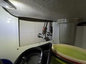 乾燥機から食洗機への取り替え工事 配管位置確認