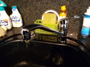 超二流を目指す！カクダイのキッチン水栓　取付け穴径の合うタイプってある　施工後