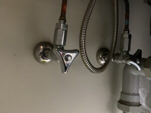 パナソニックのキッチン水栓おすすめポイント　取替え前準備　配管確認