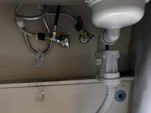 面白いほどたくさん選べる、KVKキッチン水栓 排水トラップ同時交換 施工後