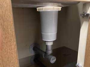 LIXIL（リクシル）水栓のナビッシュが人気　排水トラップ同時施工　施工前