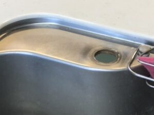 パナソニックのキッチン水栓おすすめポイント　撤去後取付け穴クリーニング