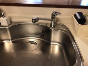 面白いほどたくさん選べる、KVKキッチン水栓 水栓本体がグラグラ 施工前