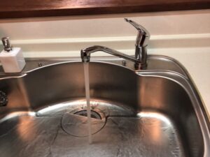 面白いほどたくさん選べる、KVKキッチン水栓 水栓本体がグラグラ 施工後