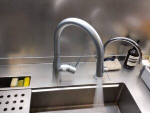面白いほどたくさん選べる、KVKキッチン水栓 海外製を国内メーカーに替えたい 施工後