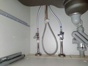 パナソニックのキッチン水栓おすすめポイント　配管写真