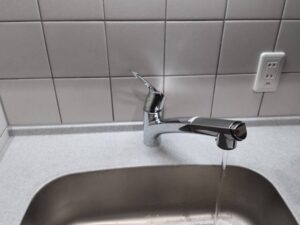 面白いほどたくさん選べる、KVKキッチン水栓 電池式センサー付きで、安くしたい 施工後