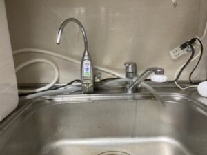 面白いほどたくさん選べる、KVKキッチン水栓 食洗機への分岐と吐水口に付ける浄水器 施工前