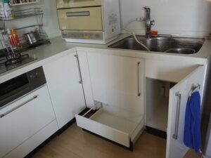 LIXIL（リクシル）水栓のナビッシュが人気　食洗機をビルトインするのに位置も変えて　施工前