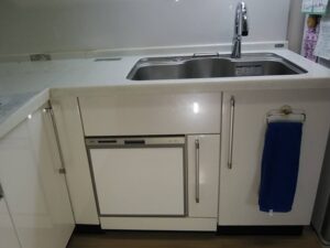 LIXIL（リクシル）水栓のナビッシュが人気　食洗機をビルトインするのに位置も変えて　施工後