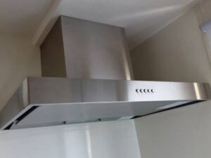 柳田産業キッチン シロッコファンフードの取替え 施工前