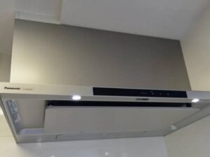 柳田産業キッチン シロッコファンフードの取替え 施工後