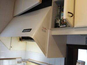 キッチンハウス シロッコファンフード取替工事 施工前