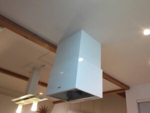 サンワカンパニー(ミラタップ)のキッチンリフォーム センターフードの取替え工事 施工前
