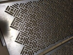 簡単！キッチンのお手入れ方法大全集　レンジフードフィルター　お手入れ前