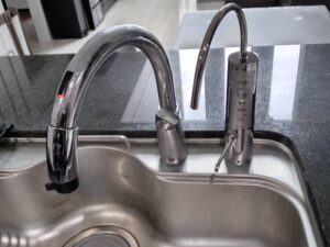 一条工務店オリジナルキッチン 整水器の後付け新設工事 施工後