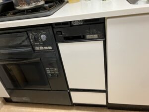 機器を外して収納スペース　施工前