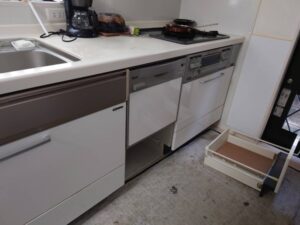 ミカド（MICADO）　機器を外して収納スペース　施工前