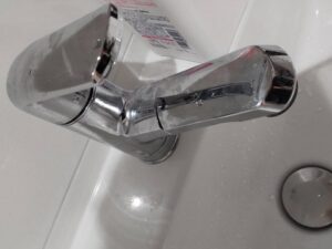 簡単！キッチンのお手入れ方法大全集　水栓　水垢取り　お手入れ前