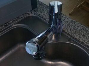 一条工務店オリジナルキッチン 浄水器一体型水栓に取替える 施工後