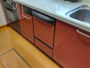 45cmフロントオープン食洗をスライドオープン食洗機に取替　赤いキッチンカラーは残したい　施工前