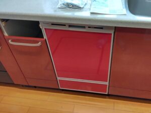45cmフロントオープン食洗をスライドオープン食洗機に取替　赤いキッチンカラーは残したい　施工後