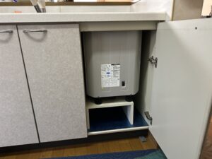 ミカドトップオープン食洗機取替え 食洗機前の扉を全開したとこの写真