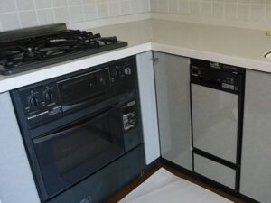 30㎝食洗機を45㎝食洗機に取替える　オーブン撤去も同時　施工前